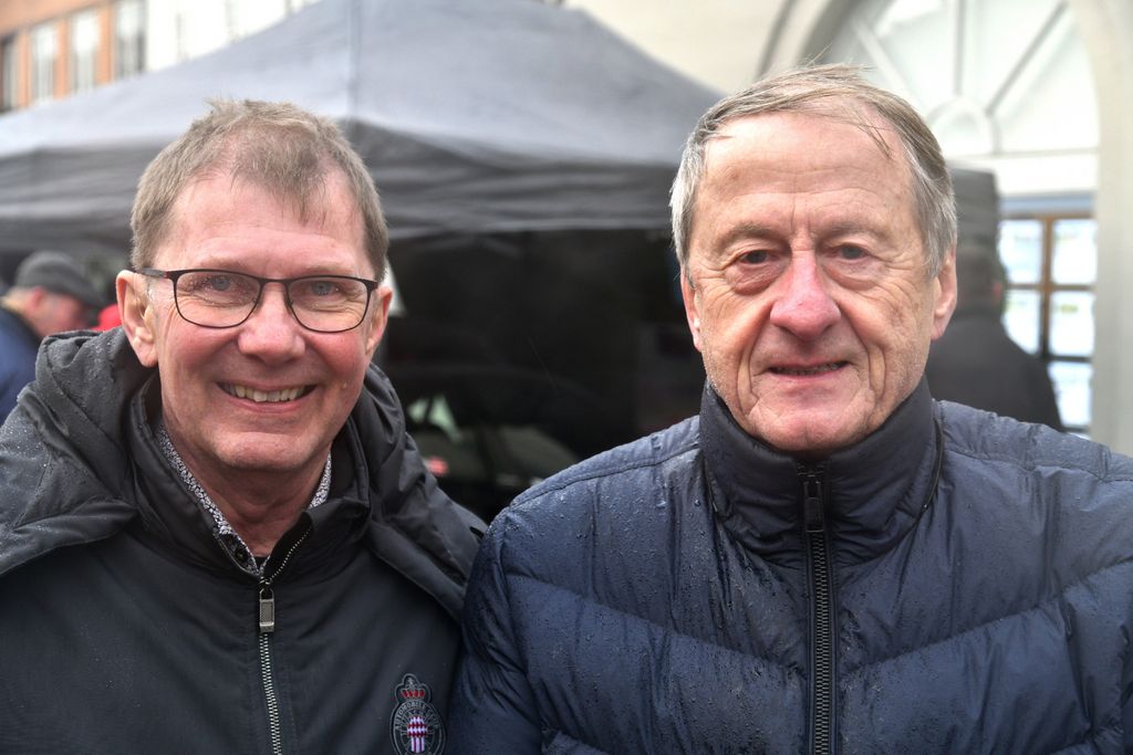 Den tidligere danmarksmester i rally Hans Kolby Hansen fra Skodsborg (til højre) og Jan Østergaard fra Juelsminde har haft problemer med kalibreringen af triptælleren i deres Lancia Fulvia HF 1.6 fra 1971, men er dog nr. 63
(Foto: privat)
